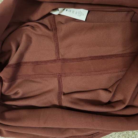 NWOT Lululemon Align Scalloped Hem High-Rise Crop 23" Red Merlot Size 12 - Picture 8 of 11